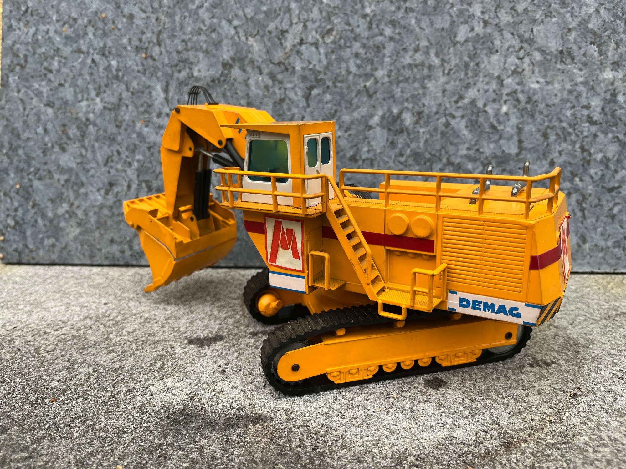 241-1-  Rainer- Demag H 185  Raupenbagger "Markgraf"